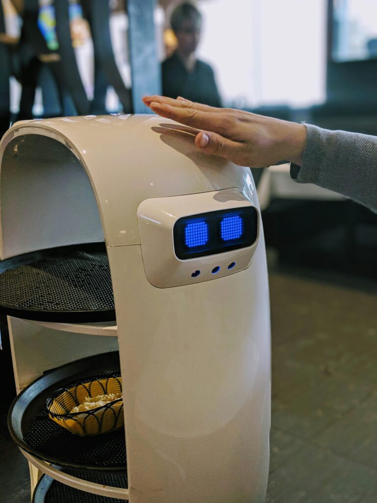 Restaurant serving robot